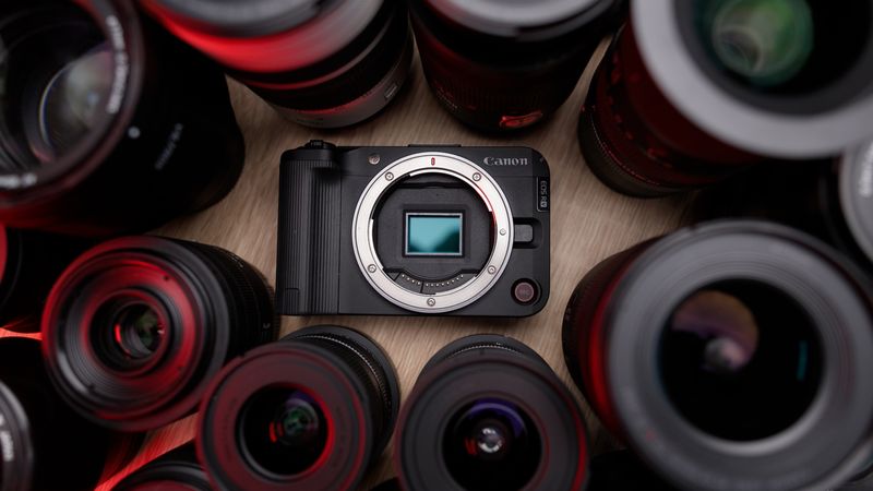 Canon EOS R50V